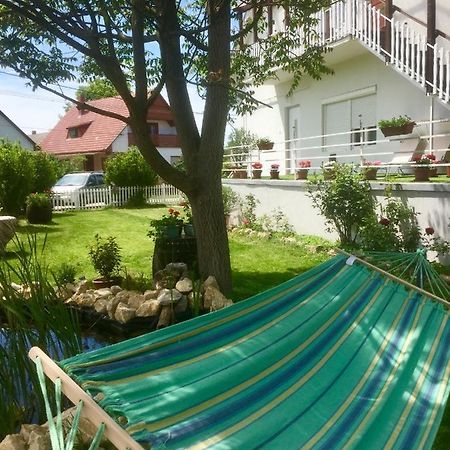 Lelle-Kert Apartman 02 Balatonlelle Buitenkant foto