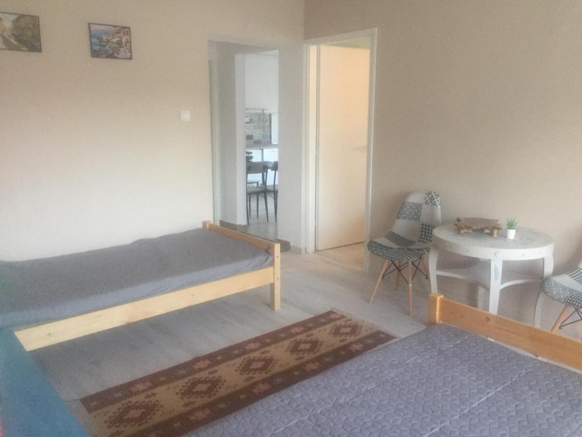 Lelle-Kert Apartman 02 Balatonlelle Buitenkant foto
