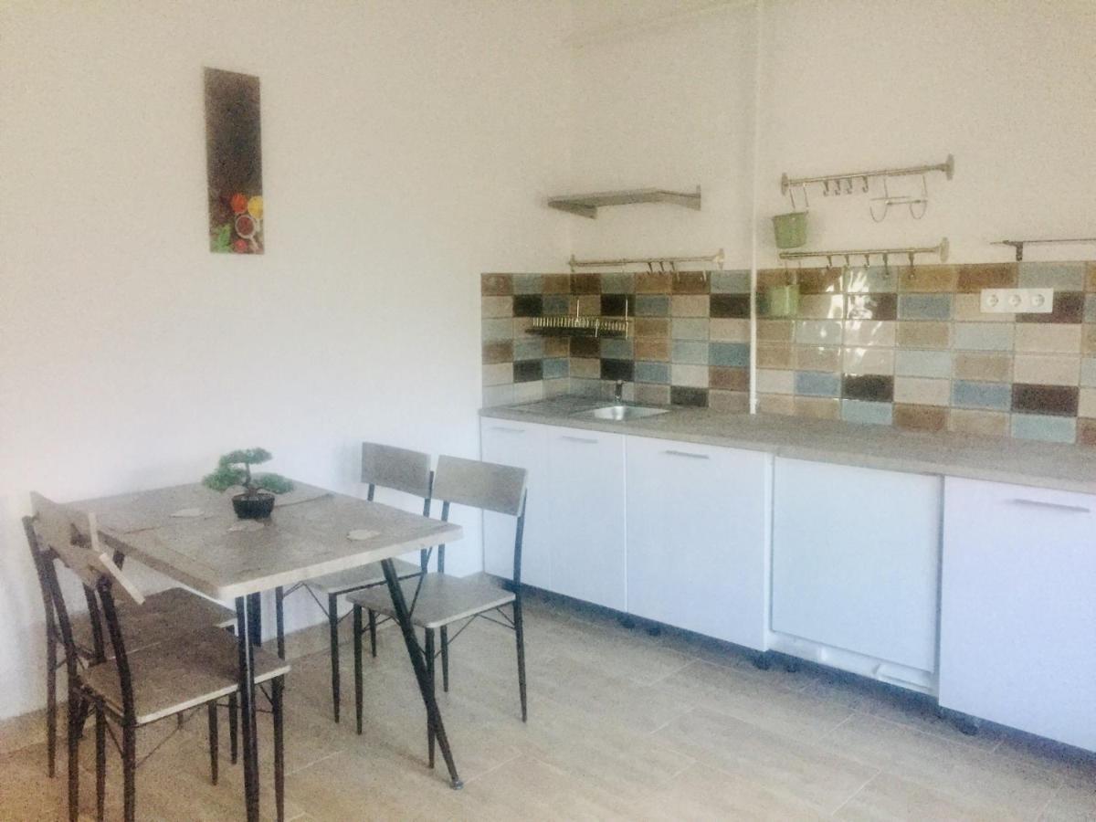 Lelle-Kert Apartman 02 Balatonlelle Buitenkant foto