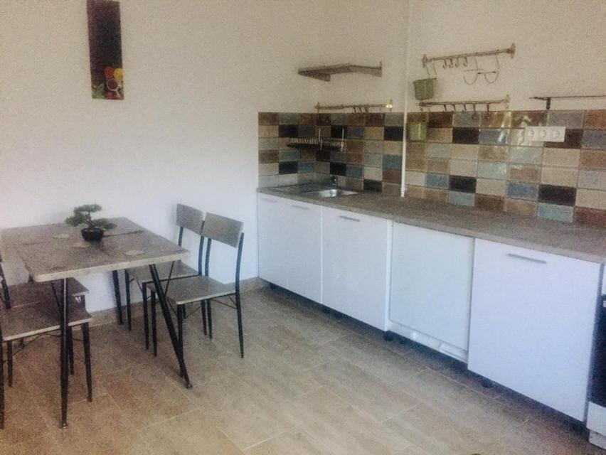 Lelle-Kert Apartman 02 Balatonlelle Buitenkant foto